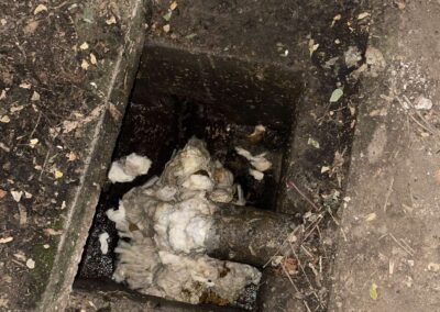 Fordító akna nagymennyiségű kéztőrlő és wc papír használat egy fesztiválon